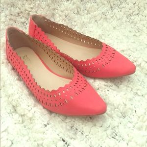 Pointed toe coral flats